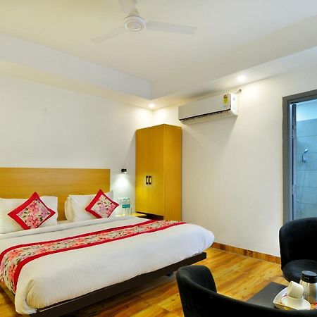 Hotel The Red York Ghaziabad Exterior foto
