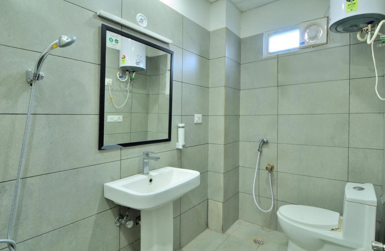 Hotel The Red York Ghaziabad Exterior foto
