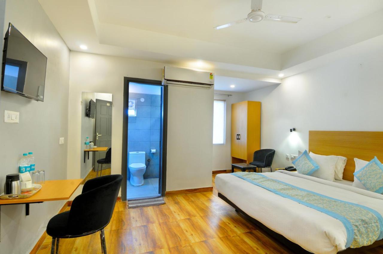 Hotel The Red York Ghaziabad Exterior foto