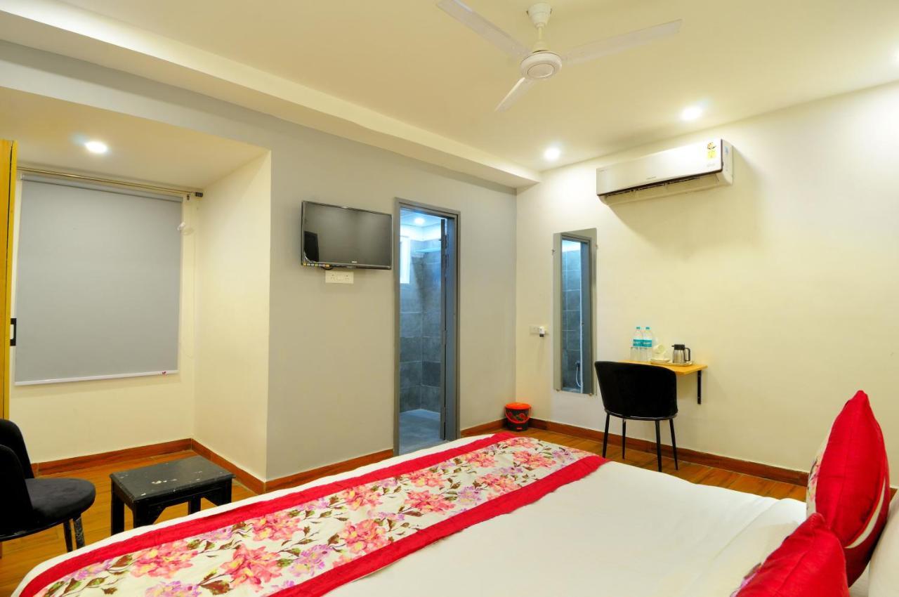 Hotel The Red York Ghaziabad Exterior foto