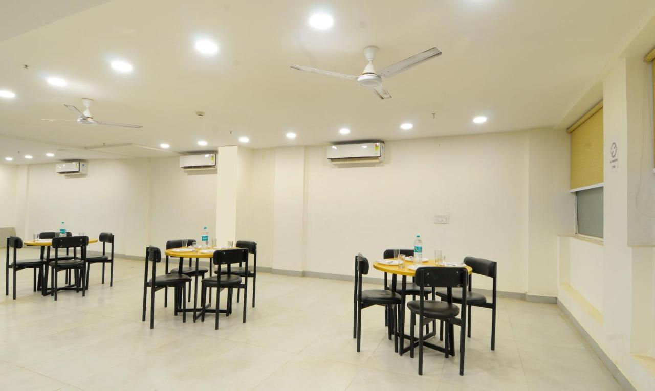Hotel The Red York Ghaziabad Exterior foto