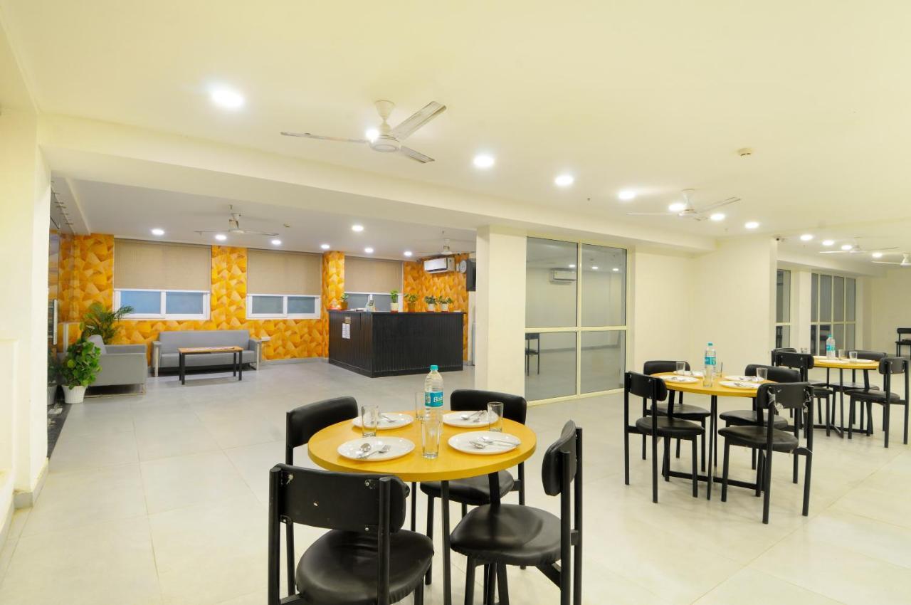 Hotel The Red York Ghaziabad Exterior foto